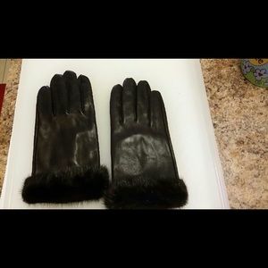 Black lamb’s gloves large